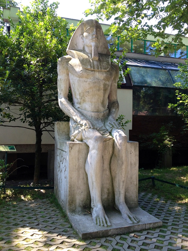 Sculpture "Egyptians"